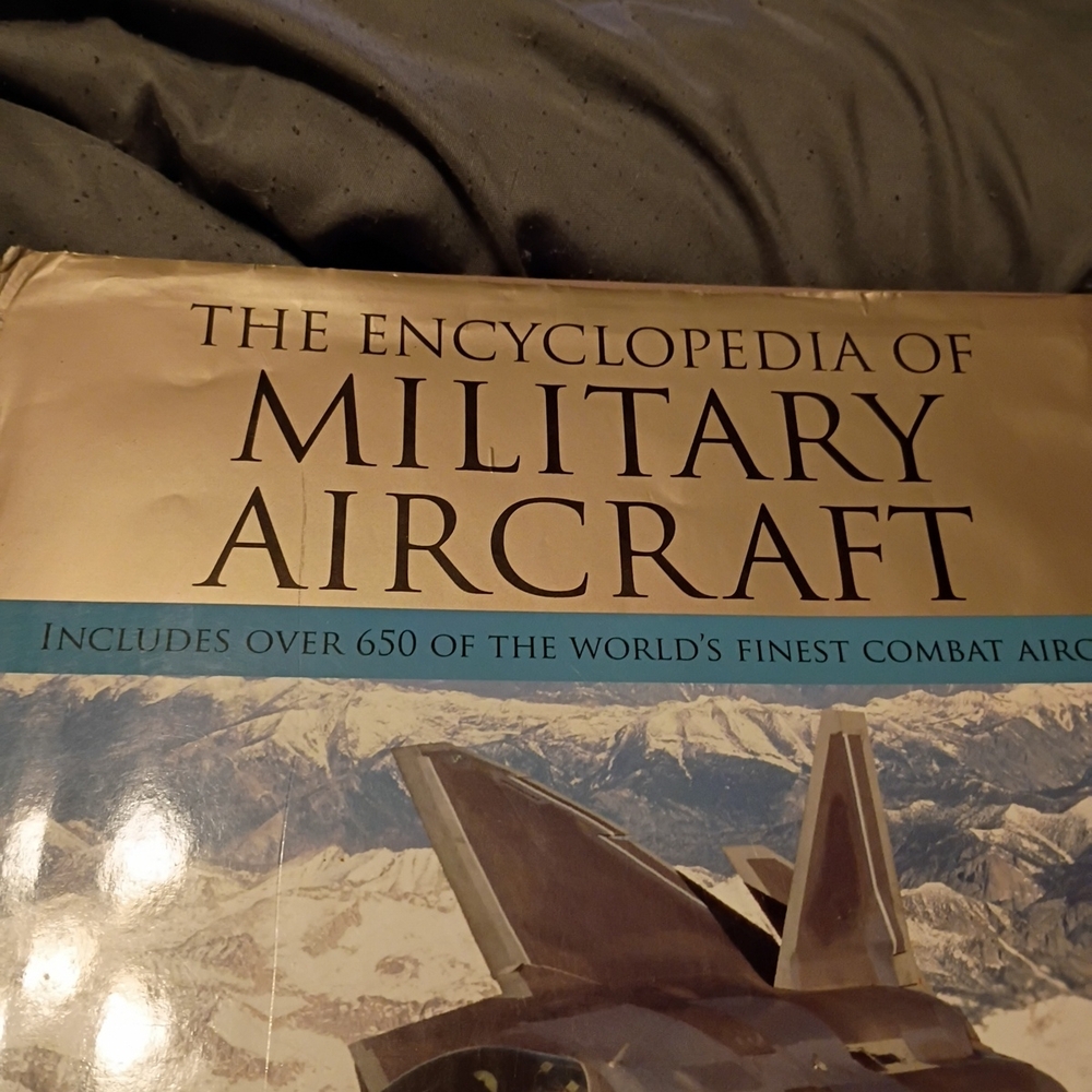 Combat Aircraft Collection Book - Picture 4 of 9